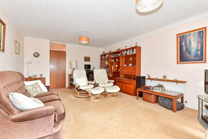 2 Bedroom Flat For Sale In London Road, River, Kent, CT17