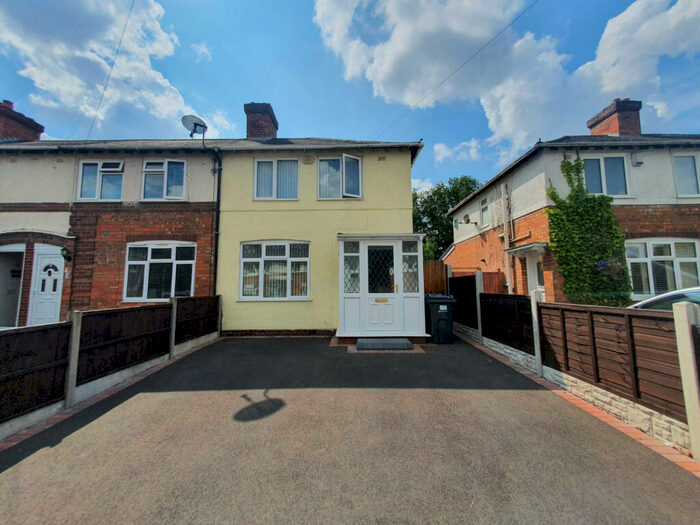 3 Bedroom End Of Terrace House To Rent In Harlow Grove, Hall Green, B28