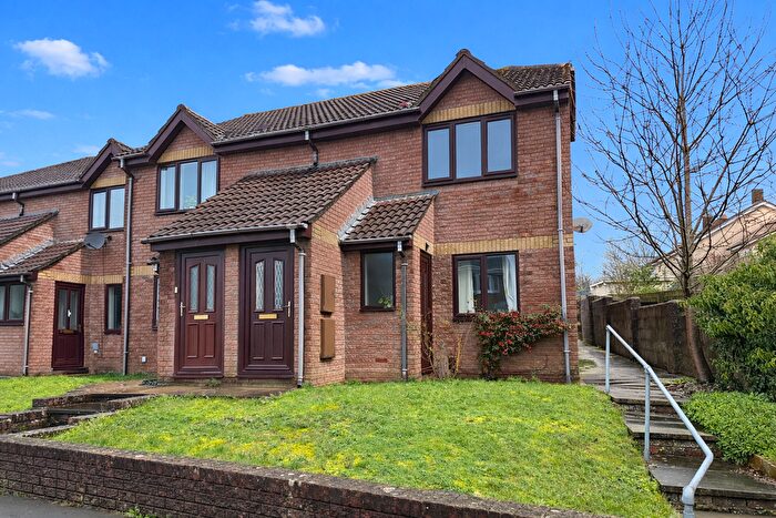 2 Bedroom Flat For Sale In Whitewell Road, Frome, Somerset, BA11