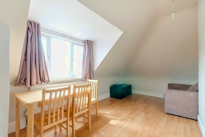 2 Bedroom Flat To Rent In Park Road, North Kingston, Kingston Upon Thames, KT2