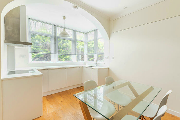 1 Bedroom Apartment To Rent In South Woodford, E18