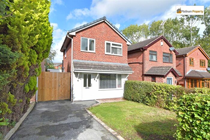 3 Bedroom Detached House For Sale In Fulmar Place, Meir Park, ST3