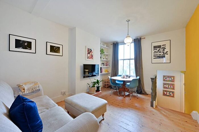 2 Bedroom Flat To Rent In Schubert Road, East Putney, London, SW15
