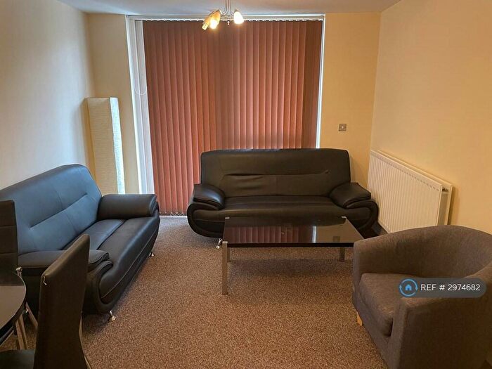 2 Bedroom Flat To Rent In Langley Walk, Birmingham, B15