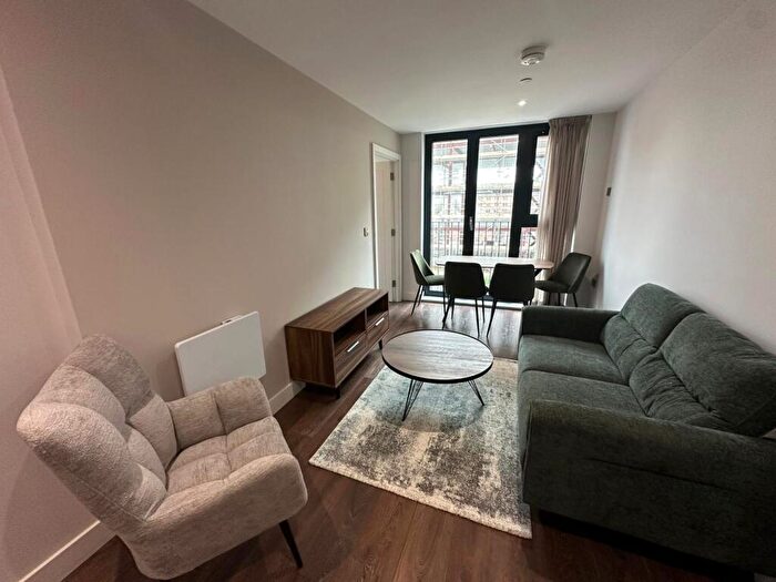 1 Bedroom Apartment To Rent In Aquitania, L3