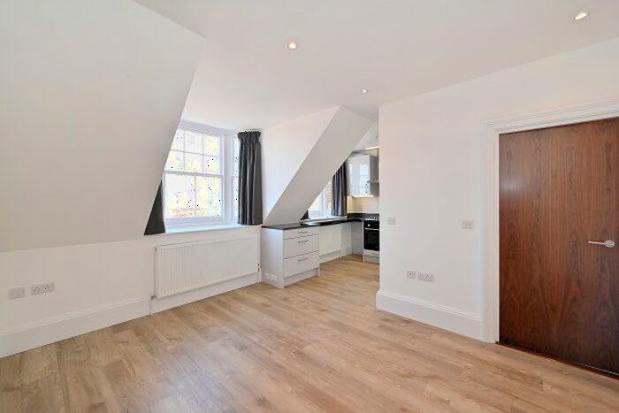 1 Bedroom Flat To Rent In Addison Gardens, London, W14