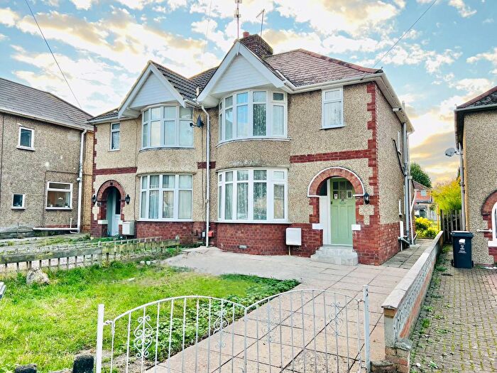 3 Bedroom Semi-Detached House To Rent In Little Avenue, Swindon, SN2