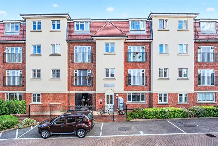 2 Bedroom Flat For Sale In Schoolgate Drive, Morden, SM4