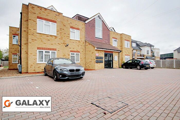 1 Bedroom Flat For Sale In Long Lane, Staines-Upon-Thames, TW19