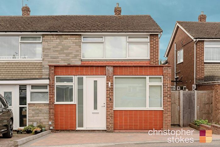 3 Bedroom Semi Detached House For Sale In Oakdene, Cheshunt, Hertfordshire, EN8