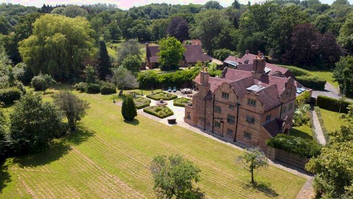 4 Bedroom Manor House To Rent In Bagshot Road, Chobham, GU24