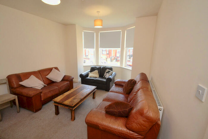 9 Bedroom Terraced House To Rent In Booth Avenue, Fallowfield, Manchester, M14