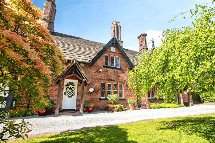 2 Bedroom Cottage For Sale In Parr Fold, Worsley, Manchester, Greater Manchester, M28