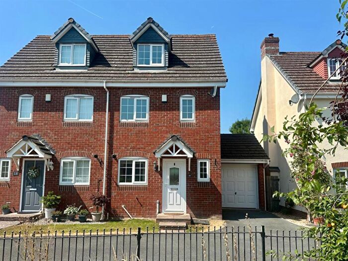 3 Bedroom Semi-Detached House For Sale In Woodfield Close, Kingstone, HR2