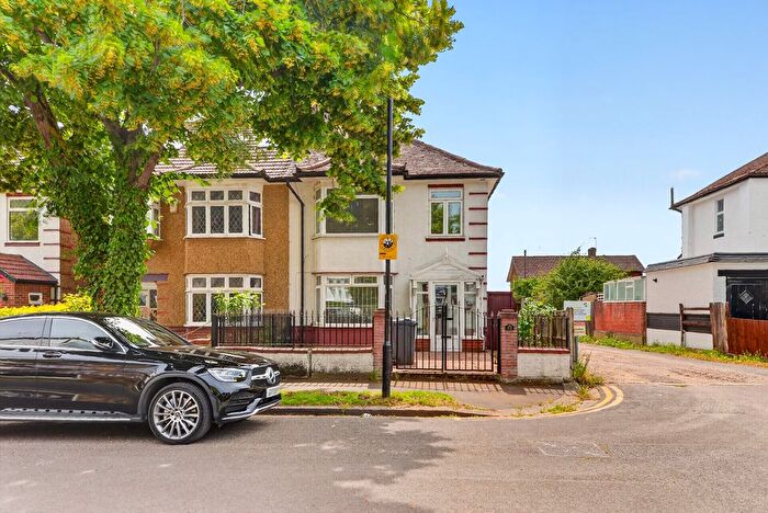 3 Bedroom Semi Detached House For Sale In Boston Gardens, Brentford, TW8
