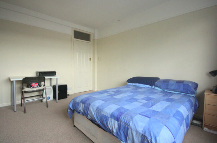 3 Bedroom Terraced House To Rent In Dollary Court, Kingston Upon Thames, KT1