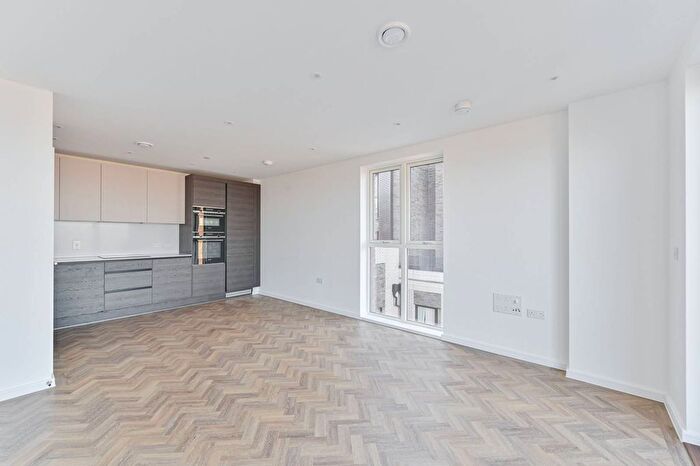 2 Bedroom Flat To Rent In Clapham Park, Balham, London, SW4