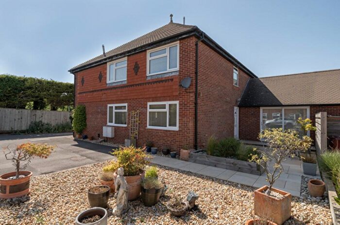 4 Bedroom Link Detached House For Sale In The Close, East Wittering, PO20