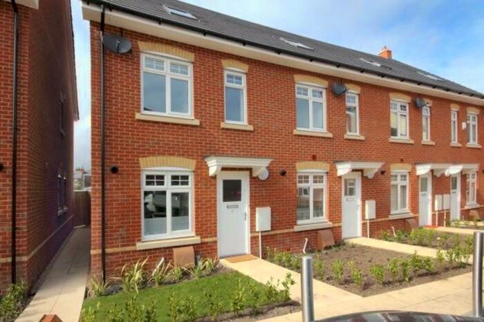 3 Bedroom Town House To Rent In Cromwell Gardens, Bournemouth, BH5