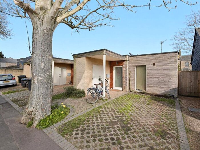 1 Bedroom End Of Terrace House For Sale In North Street, Cambridge, CB4