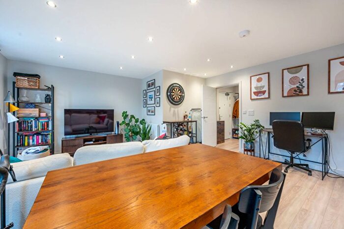 1 Bedroom Flat For Sale In Salman Road, Plaistow, London, E13