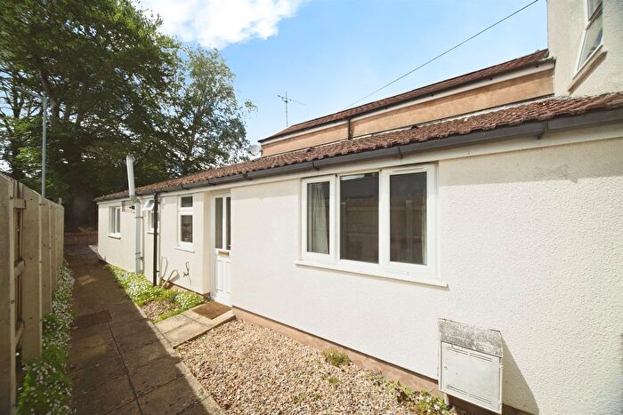 1 Bedroom Semi-Detached Bungalow For Sale In Silver Street, Taunton, TA1