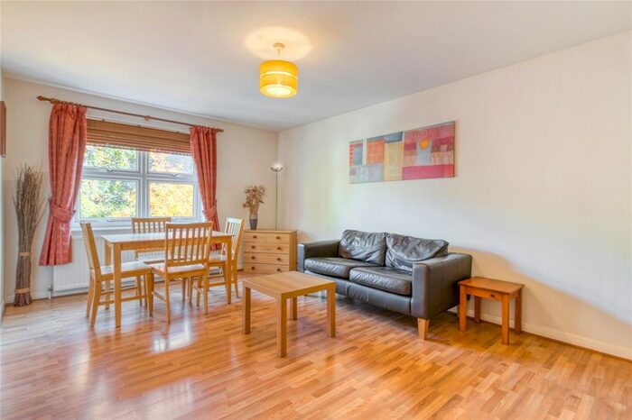 2 Bedroom Flat To Rent In Weavers Way, Camden, NW1