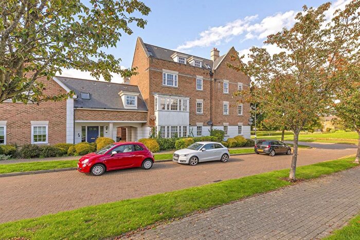 1 Bedroom Flat For Sale In Melrose Avenue, Kings Hill, ME19