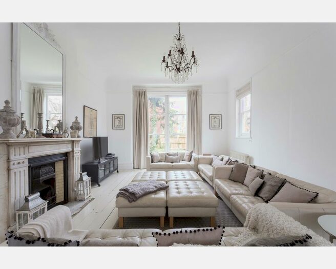 7 Bedroom Detached House To Rent In Hopton Road, London, SW16