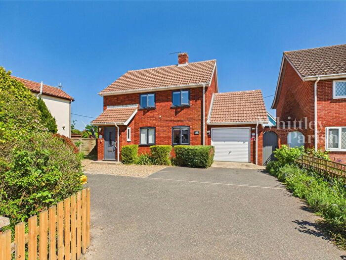 3 Bedroom Detached House For Sale In The Street, Yaxley, IP23