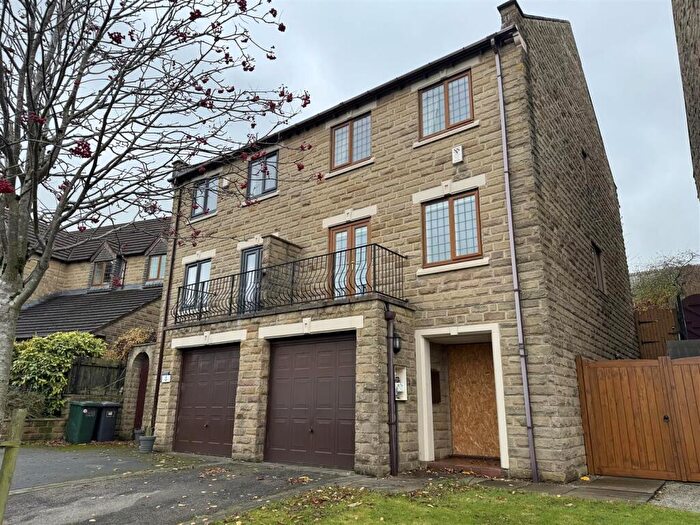 3 Bedroom Semi Detached House For Sale In Hawthorne Way, Shelley, HD8