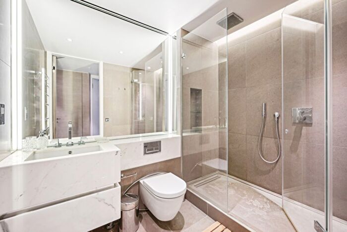 2 Bedroom Flat To Rent In Buckingham Palace Road, Westminster, SW1W