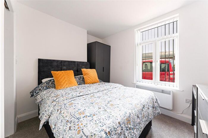 6 Bedroom Property To Rent In Windsor Road, Salisbury, SP2