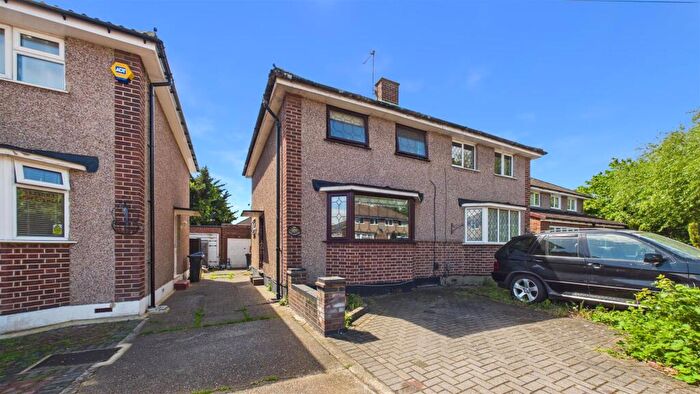 3 Bedroom Semi-Detached House For Sale In Vian Avenue, Enfield, EN3