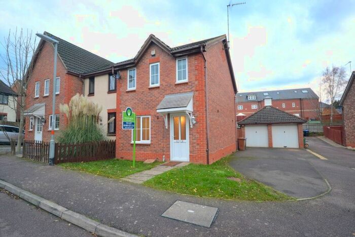 3 Bedroom Semi-Detached House To Rent In Kingmaker Way, Northampton NN4