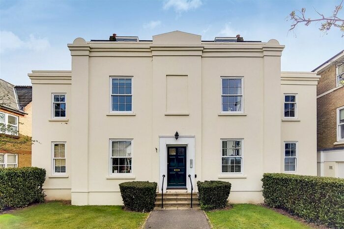1 Bedroom Flat To Rent In Lysander Gardens, Surbiton, KT6