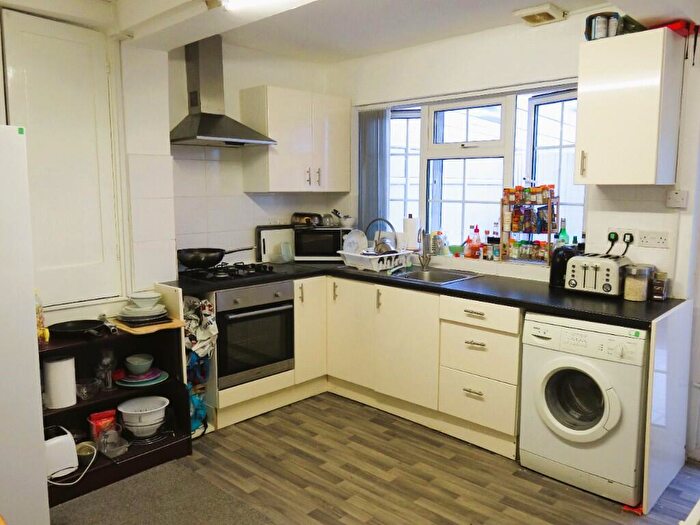 4 Bedroom Semi-Detached House To Rent In Charnock Avenue, Nottingham, Nottinghamshire, NG8