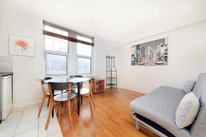 1 Bedroom Flat To Rent In Upper Richmond Road West, Sheen, SW14