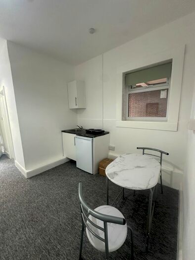 1 Bedroom Flat To Rent In Crown Lane, London, N14