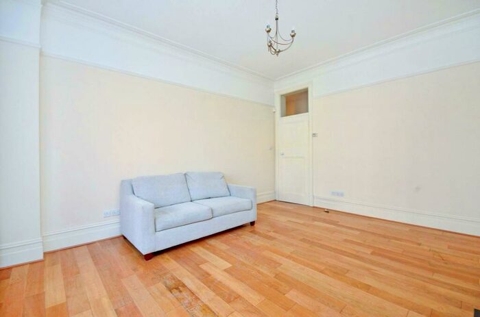 2 Bedroom House To Rent In Drayton Gardens, Chelsea, London, SW10