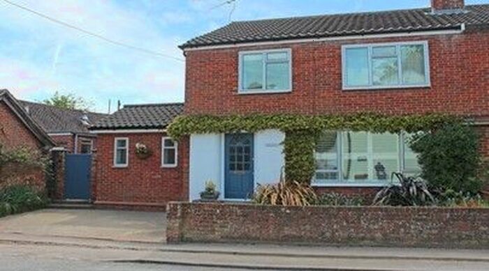 3 Bedroom Semi-Detached House To Rent In High Street, Broughton, SO20