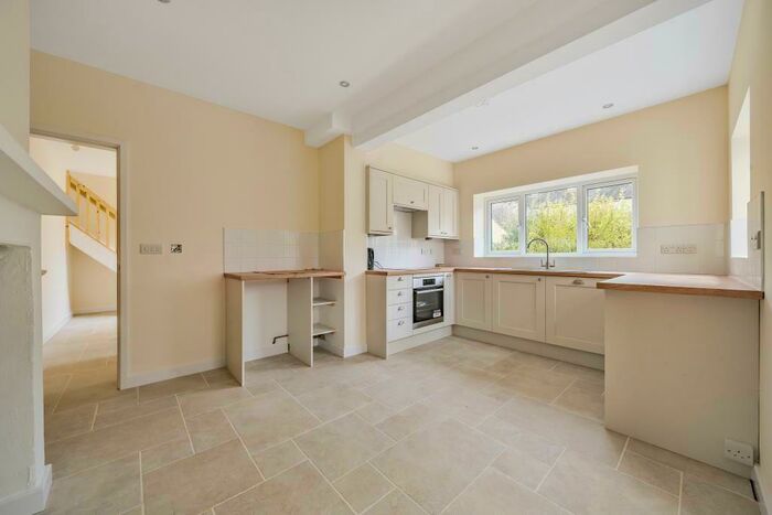 2 Bedroom Detached Bungalow To Rent In Bladon, Woodstock, OX20