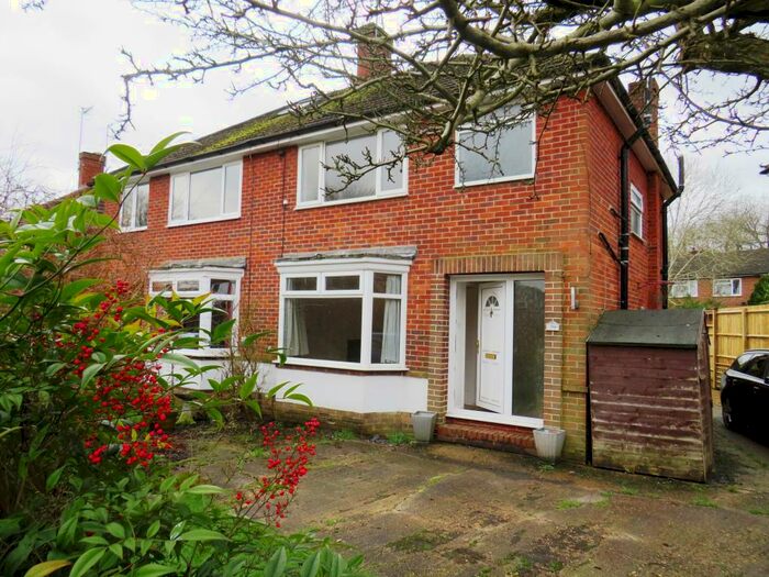 2 Bedroom House To Rent In Copsleigh Close, Salfords, Redhill, RH1