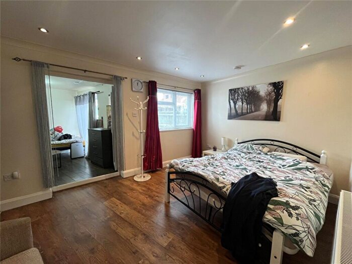 1 Bedroom Apartment To Rent In Bardney Road, Morden, SM4