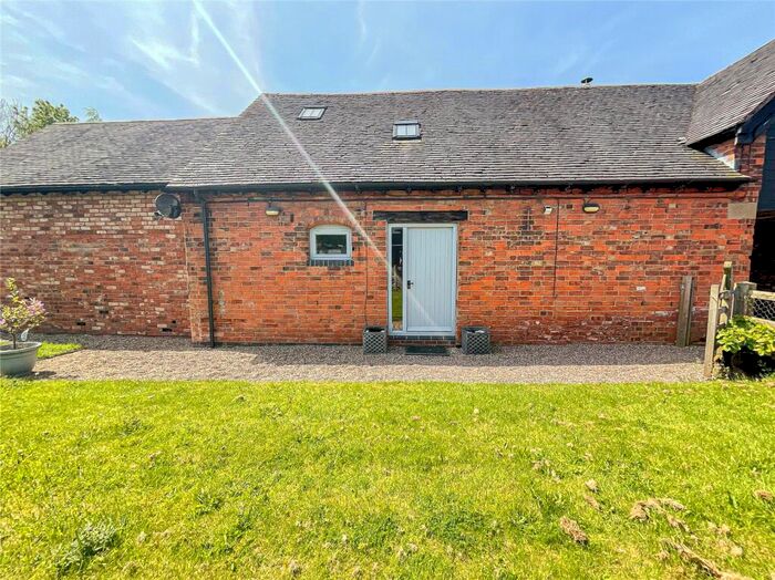 3 Bedroom Semi-Detached House To Rent In Newton Fields Farm, Clifton Road, Tamworth, Warwickshire, B79