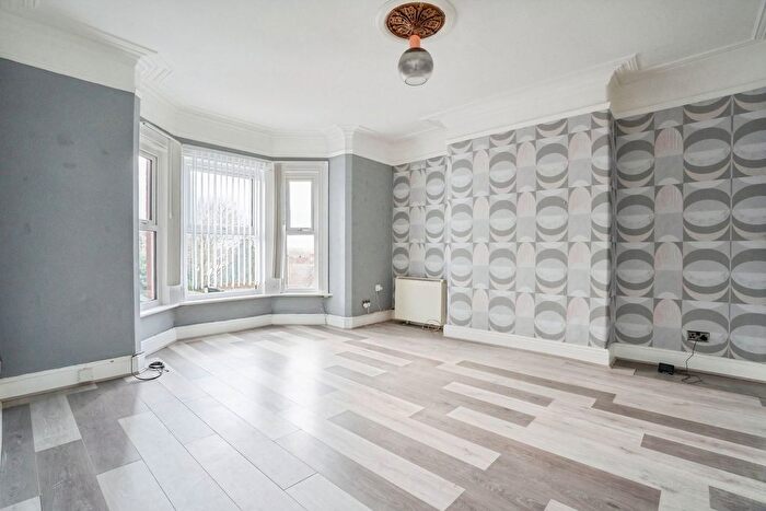 2 Bedroom Flat For Sale In Chester Road, Helsby, Frodsham, WA6