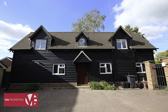 3 Bedroom Detached House To Rent In Hammondstreet Road, Cheshunt, EN7