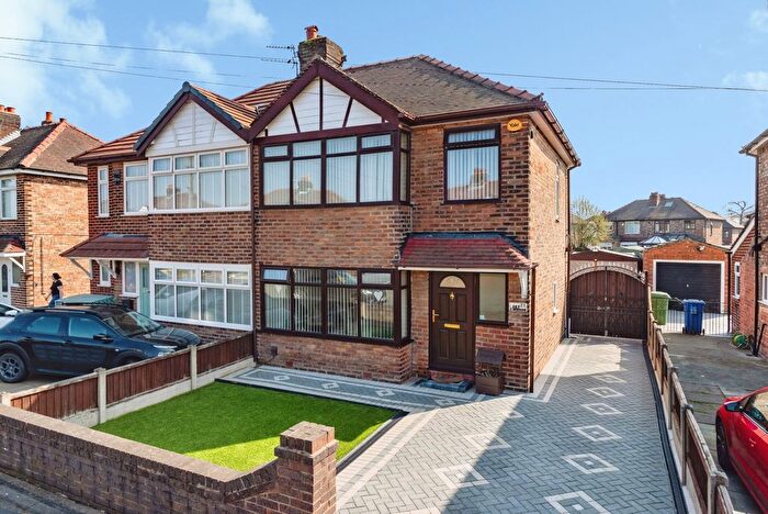 3 Bedroom Semi Detached House For Sale In Smith Drive, Warrington, Cheshire, WA2