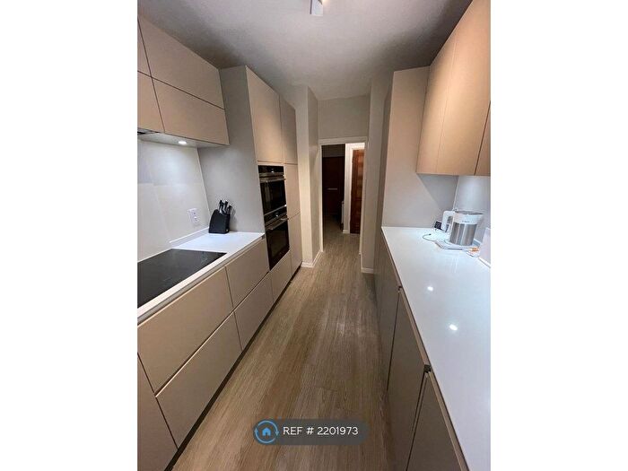 3 Bedroom Flat To Rent In Holden Road, London, N12