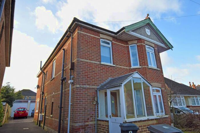 5 Bedroom House To Rent In Wallis Road, Bournemouth, BH10